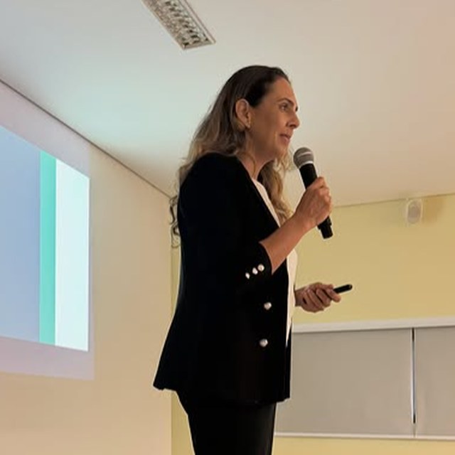 Mônica Satalonali, palestrante